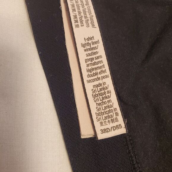 VICTORIA'S SECRET T-SHIRT LIGHTLY LINED WIRELESS RHINESTONE LOGO 38D BLACK - Picture 6 of 7